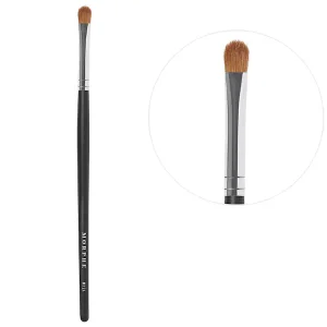 M124 Firm Eyeshadow Brush