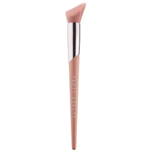 Cheek-Hugging Highlight Brush 120